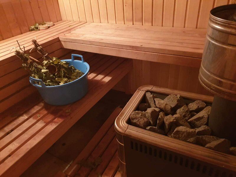 Interiér ruské sauny na Kašparově mlýně